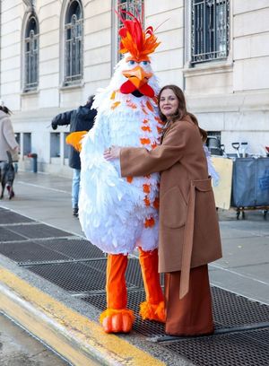 Фотосессия Drew Barrymore (Films With a Chicken in New York, 7 января 2022)