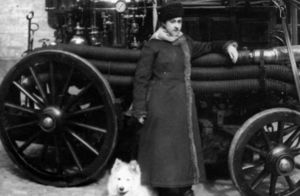 Фото дня: первая женщина-пожарный в России, 1910 год
