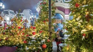 Катки столичного фестиваля «Путешествие в Рождество» продолжат работу