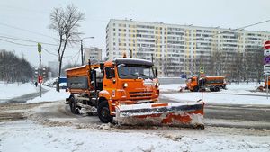 Порядка 12 тысяч единиц техники задействованы в уборке снега в Москве