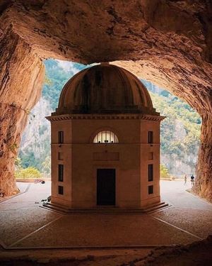 Храм Валадье в пещере. Уникальная конструкция