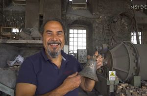 Видео: Почему итальянские мастера каждый раз «разрушают душу», создавая новый колокол