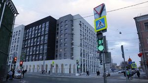 Подъездные дороги построили для трех домов по программе реновации в Москве