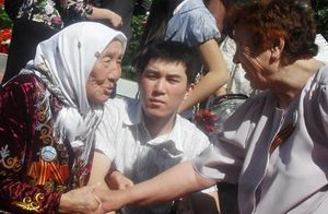 Киргизская мать 150 русских детей: как девчонка-председатель приняла юных блокадников
