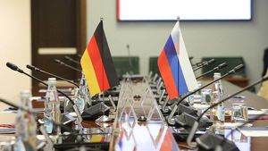 Глава Минобороны ФРГ назвала положительно оценила переговоры РФ с НАТО