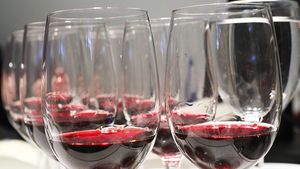 Ученые перечислили семь неприятных побочных эффектов употребления вина
