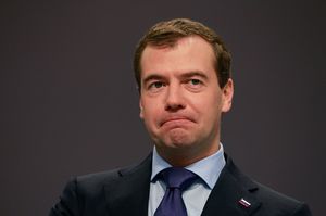 Медведев: Размещение российских резервов в юанях сделает финансовую ситуацию в мире стабильнее