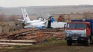 Легкомоторный самолет разбился в Алтайском крае