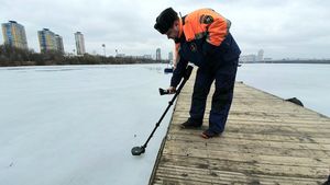 Спасатели установили, где самый тонкий лед на подмосковных водоемах