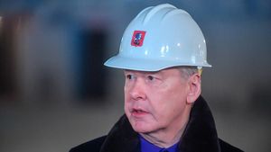 Сергей Собянин оценил ход строительства учебного комплекса на Варшавском шоссе