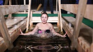 Метеоролог сообщил, что температура воды в Неве будет «комфортной» для крещенских купаний