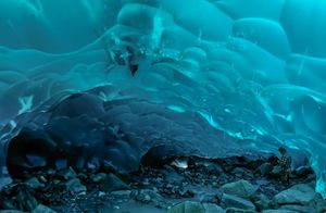 Ледниковый блюз: почему исчезают красочные ледяные пещеры Аляски