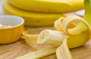 Видео: Эпидемия смеха и «кровеносная система» бананов — факты для любителей викторин