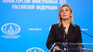 Захарова ответила на заявления Белого дома об эвакуации послов из Киева