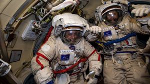 Россияне Дубров и Шкаплеров впервые в 2022 году вышли в открытый космос