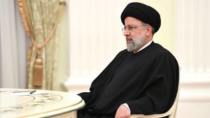 Президент Ирана Раиси совершил намаз в Кремле после переговоров с Путиным