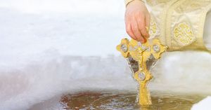 Как использовать крещенскую святую воду