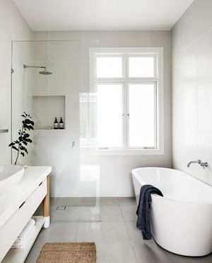 15 белоснежных ванных комнат
