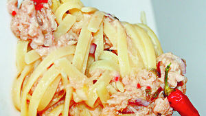 Лапша феттучине с тунцом: пошаговый рецепт от шеф-повара Джангуиддо Бреддо