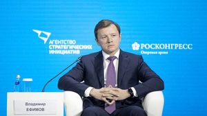 Владимир Ефимов: Город сдал в аренду по льготной ставке более 300 помещений в 2021 году