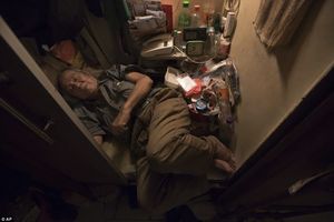 Как гонконгцы живут в квартирках-«гробах», где проблематично даже вытянуть ноги