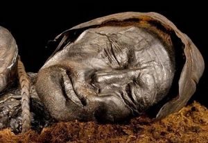 «Болотные люди»: 10 древних тел, найденных в торфяных болотах