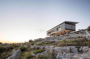 Дом на скале: чем удивляет энергоэффективное жилище на Сицилии