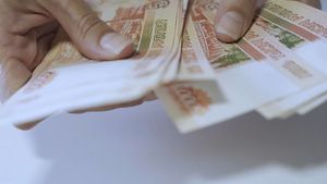 «Опасно и невыгодно»: экономист объяснил, почему россияне стали брать меньше кредитов