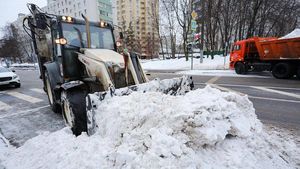 Столичные службы приготовились к уборке снега после большого снегопада 25 января