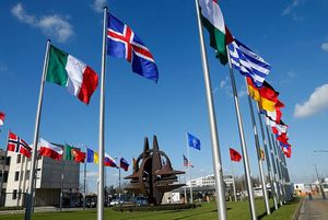 Лидеры стран НАТО пригрозили России «беспрецедентным пакетом санкций»