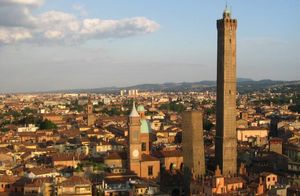 Как в XII веке в Болонье построили башни-небоскребы, которые стоят и сегодня