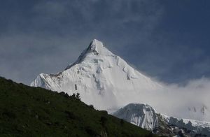Почему никто не может покорить самую высокую гору в Бутане