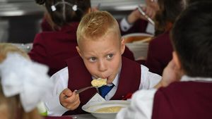 Детям не нравится: эксперты рассказали, что нужно сделать с едой в школьных столовых