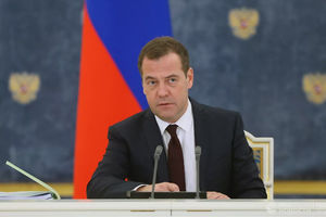 Медведев заявил, что Россия практически некуда отступать по безопасности
