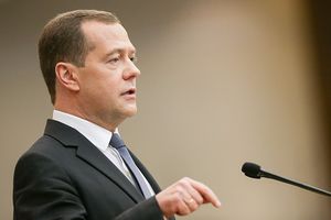 Медведев прокомментировал возбужденные «за шутки» уголовные дела