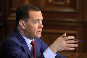 Медведев рассказал о введении четырехдневной рабочей недели в России