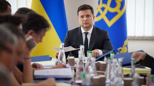 Зеленский заявил о ненужности паники вокруг ситуации на Украине