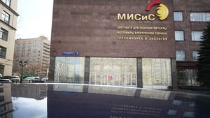 Пожар произошел в здании университета МИСиС на Ленинском проспекте