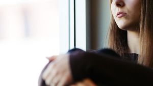 Психолог рассказал, каким женщинам не везет в любви: 15 причин краха отношений