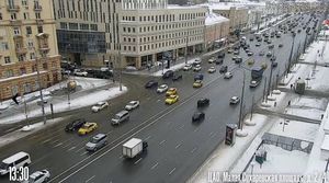 Городские службы продолжают ликвидировать последствия снегопада в Москве
