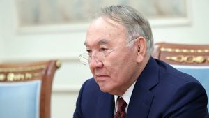 Парламент Казахстана отменил необходимость согласования политики страны с Назарбаевым