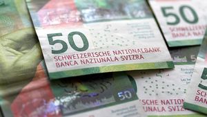 Эксперты назвали альтернативные доллару и евро валюты для вложений