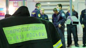 Пожарные ликвидировали возгорание в здании на Живописной улице