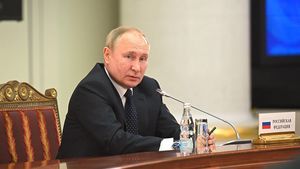 Путин поблагодарил президента Аргентины за регистрацию «Спутника V»