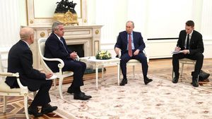 Путин выразил надежду на продолжение личных контактов с Фернандесом