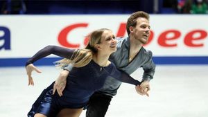 Синицина и Кацалапов взяли серебро в ритм-танце на командном турнире Олимпиады