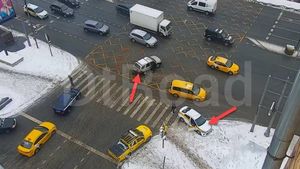 Два автомобиля столкнулись на Варшавском шоссе