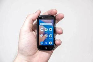 Узнайте, что умеет самый маленький в мире смартфон на Android 10