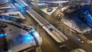Появились подробности инцидента с застрявшим на трамвайных путях в Москве автомобилем