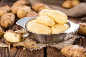 Как удалить пятна и ржавчину картошкой